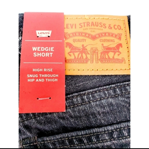 NWT Levi Black Distressed Studded Wedgie Shorts - Picture 6 of 6